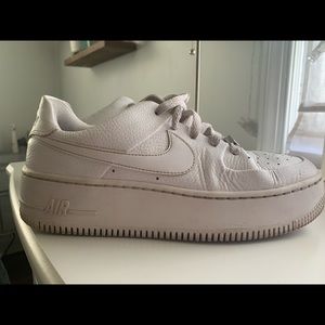 NIKE AIR FORCE 1 sage low platform sneaker